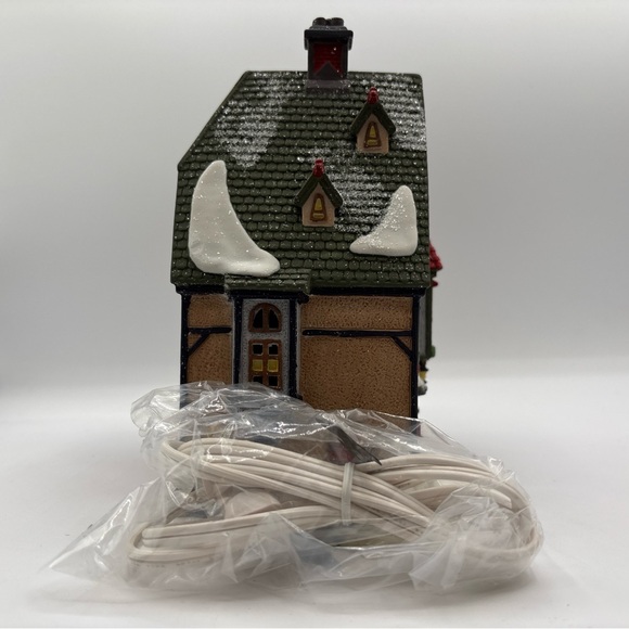 Department 56 1992 H.V.C. North Pole Obbie’s Books & Letrinka’s Candy 5624-3 - Picture 7 of 12